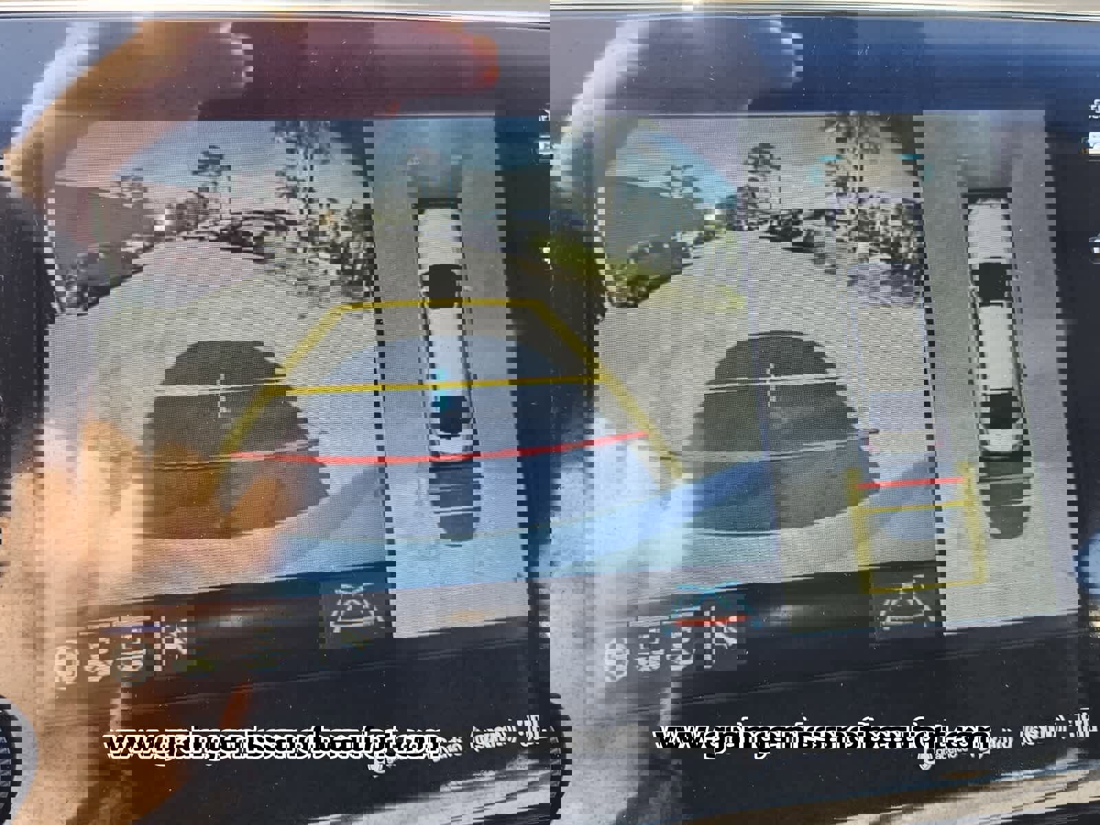 Used 2020 Toyota Avalon Limited image 9