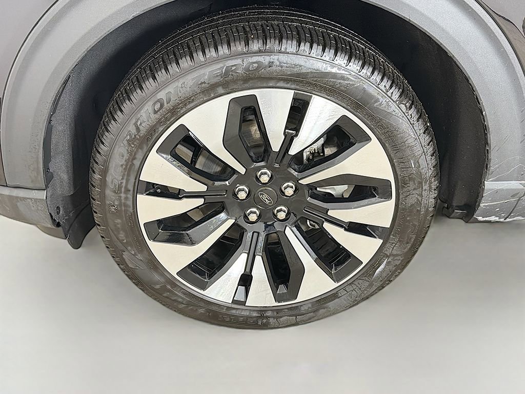 Used 2025 Ford Explorer Platinum w/ LUX Leather Package image 21