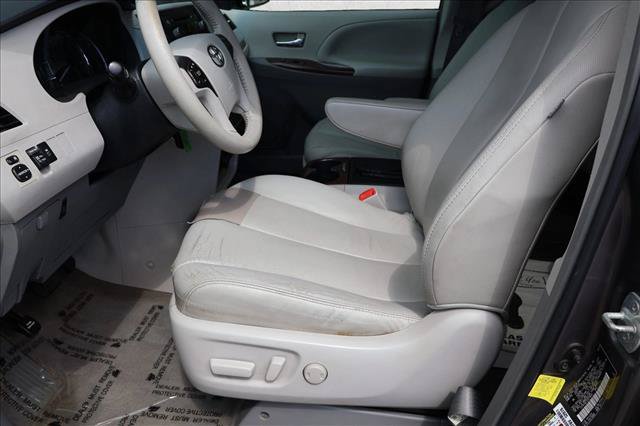 Used 2012 Toyota Sienna XLE FWD image 11