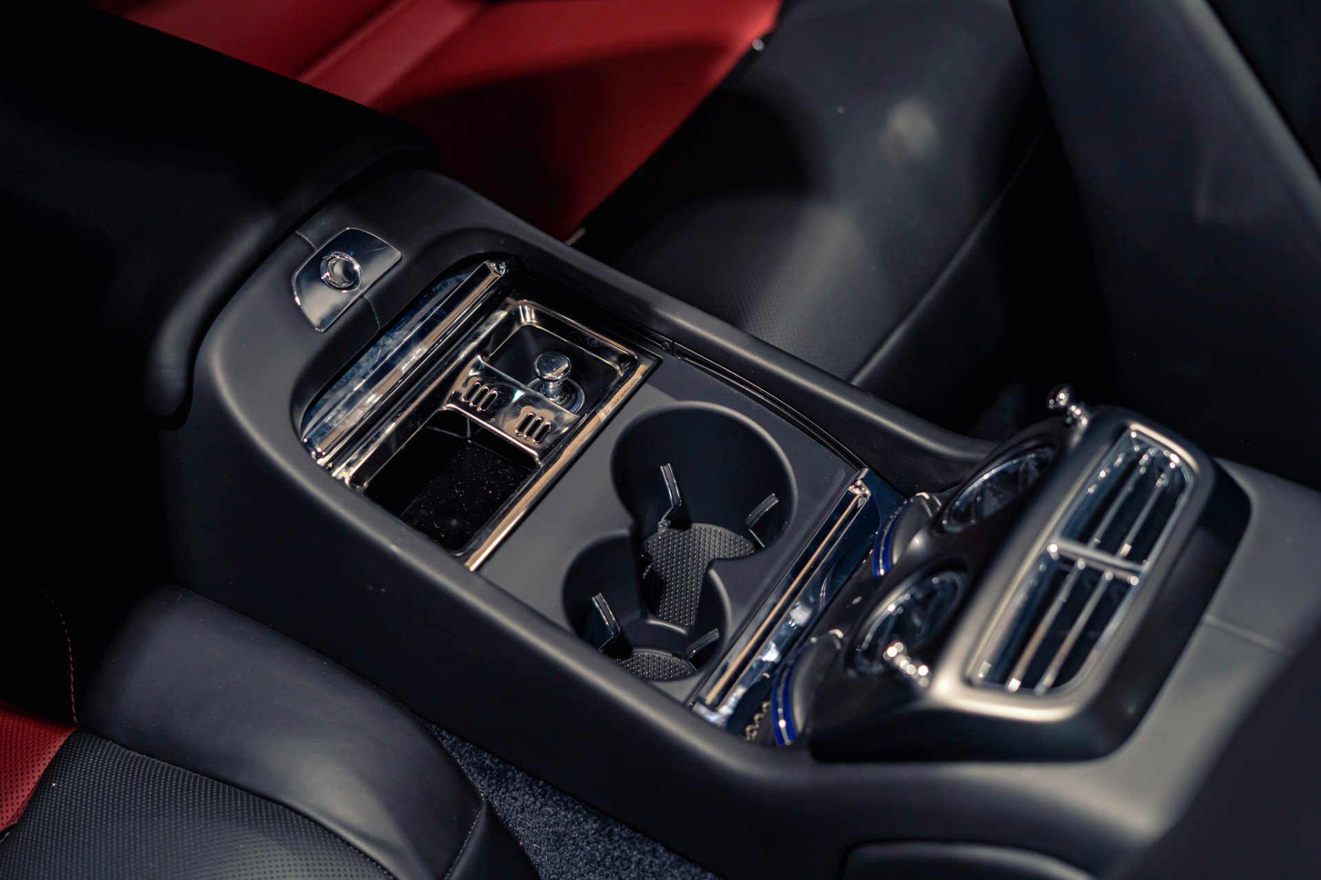 Used 2019 Rolls-Royce Dawn image 30