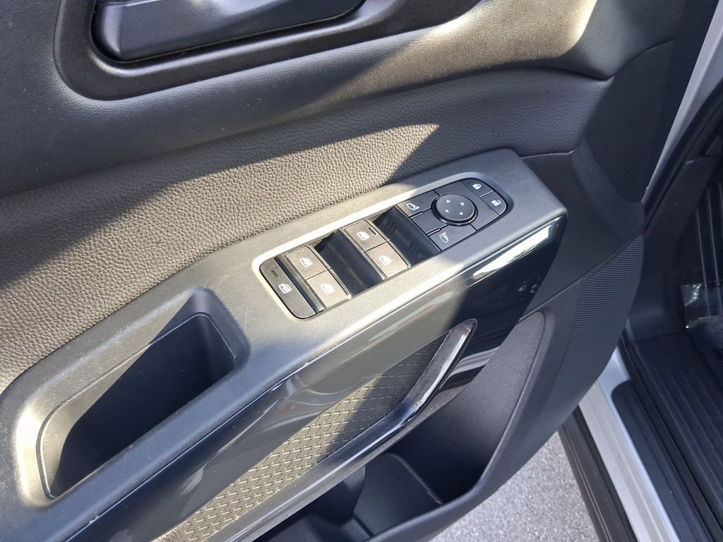 Used 2024 Nissan Pathfinder SV FWD image 16