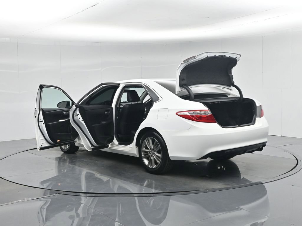 Used 2017 Toyota Camry SE image 18