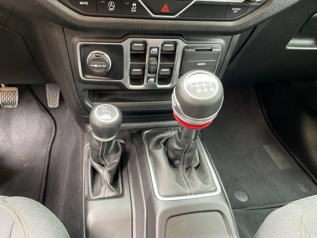 Used 2025 Jeep Wrangler Unlimited Sport AWD/4WD image 32