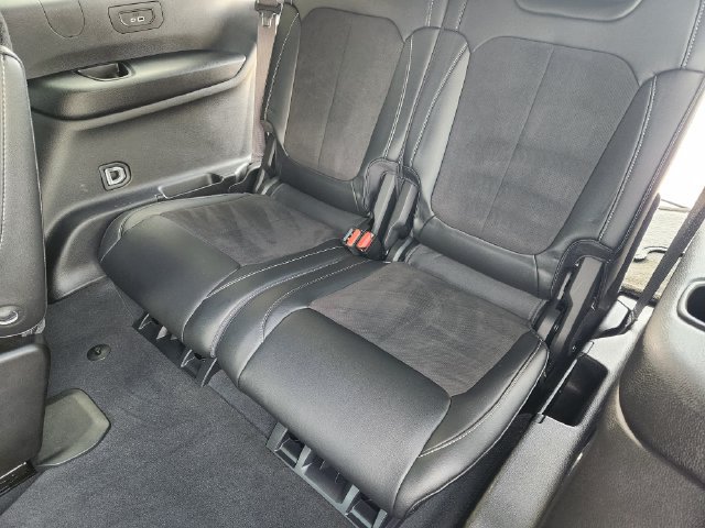 Used 2023 Jeep Grand Cherokee L Laredo RWD image 31