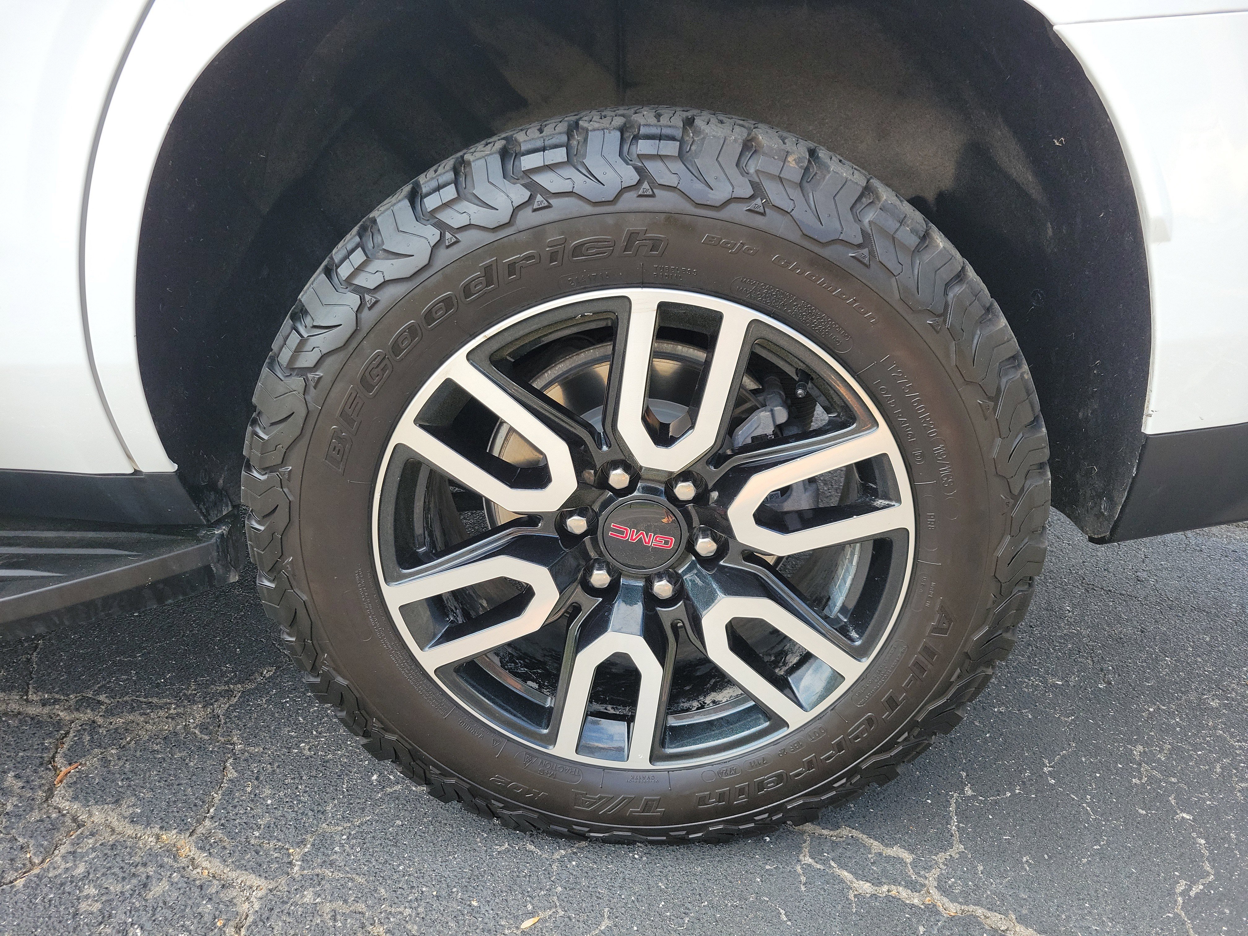 Used 2023 GMC Yukon AT4 image 37