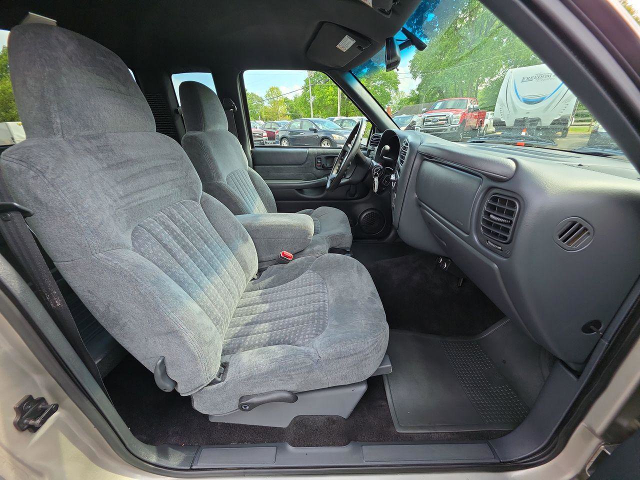 Used 2000 Chevrolet S10 Pickup LS w/ Preferred Equipment Group RWD image 8