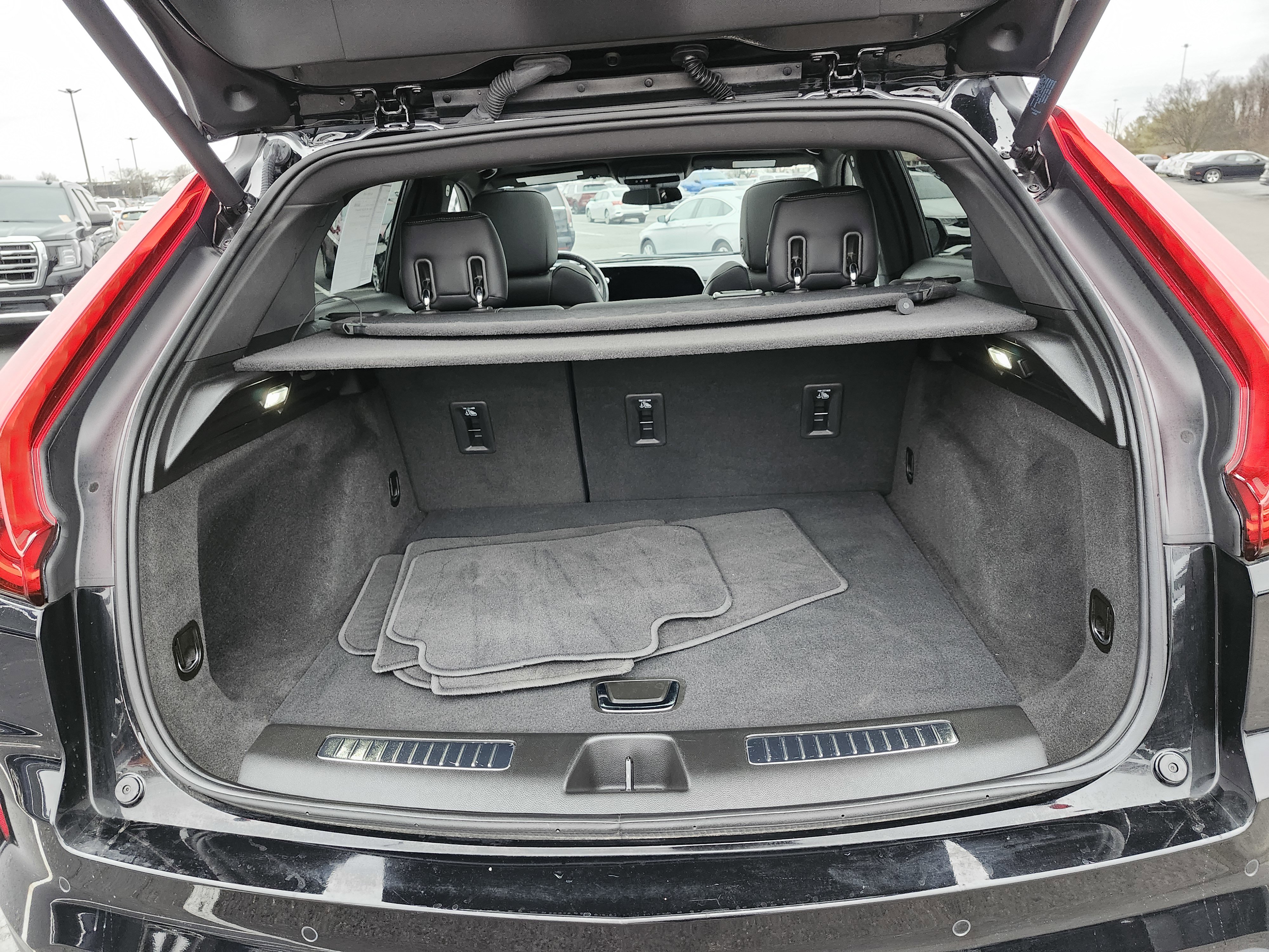 Used 2024 Cadillac XT4 Premium Luxury image 27