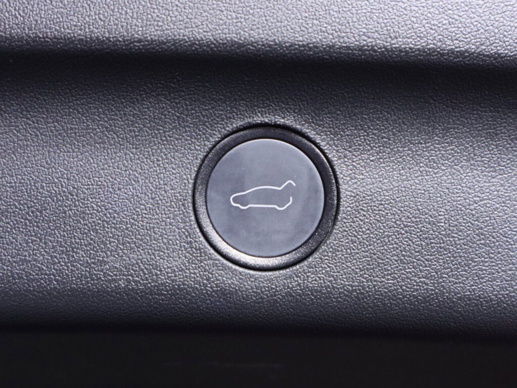 Used 2021 Tesla Model Y Long Range image 34