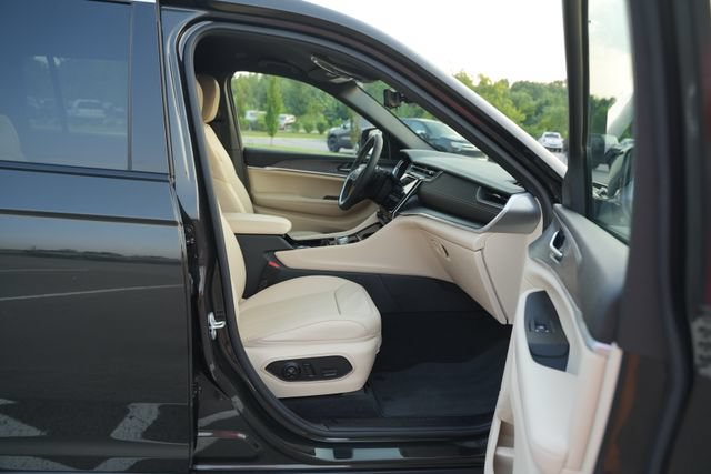 Used 2023 Jeep Grand Cherokee L Limited w/ Luxury Tech Group II RWD image 20