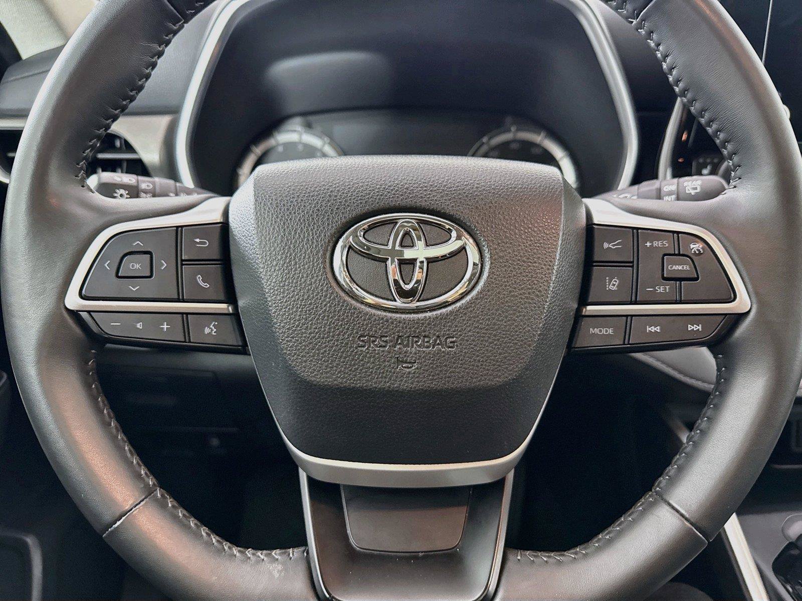 Certified 2025 Toyota Highlander XLE FWD image 17