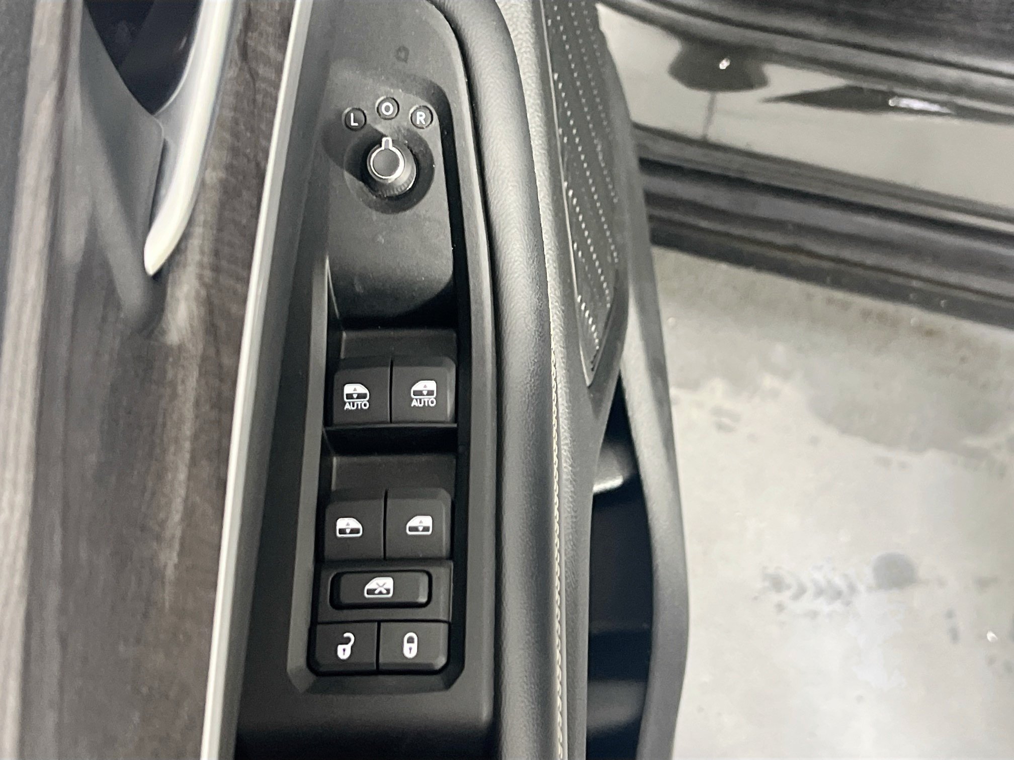 Used 2023 Jeep Grand Cherokee L Limited AWD/4WD image 18