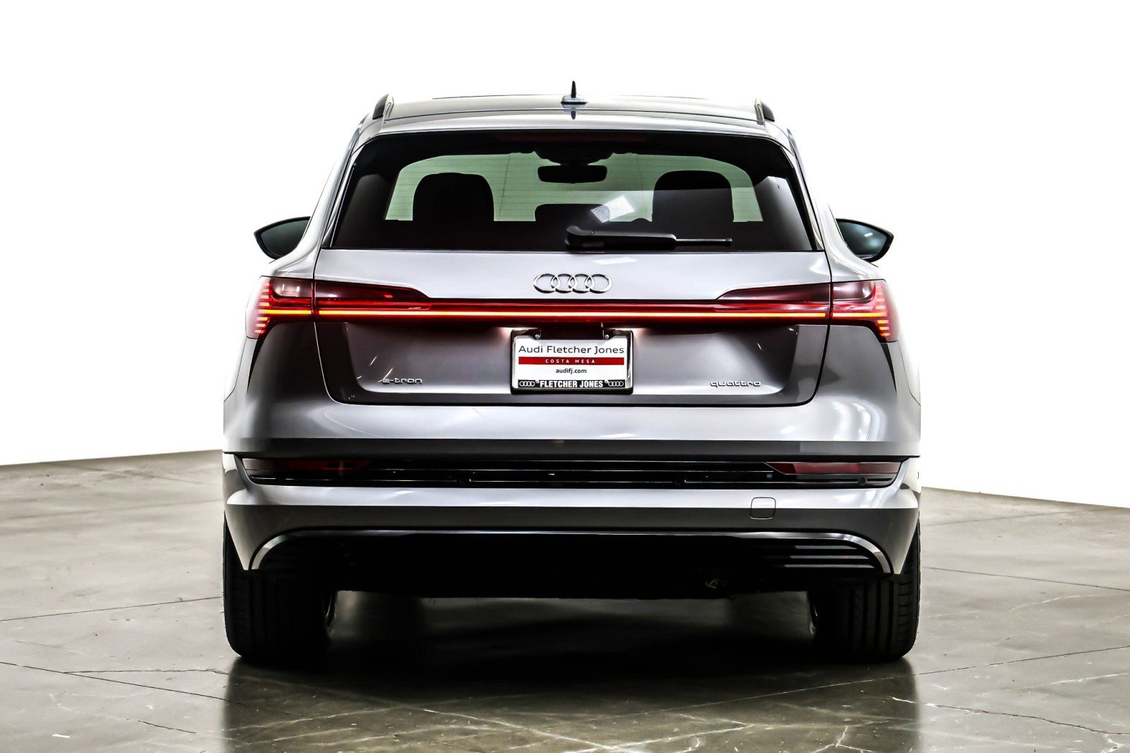 Used 2022 Audi e-tron Premium w/ Convenience Plus Package image 4