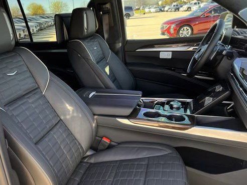 New 2026 Cadillac Escalade ESV Platinum Sport w/ LPO, ONYX Package AWD/4WD image 22
