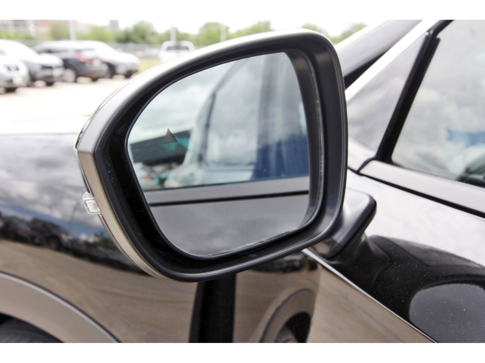 Certified 2025 Nissan Kicks SR FWD image 10