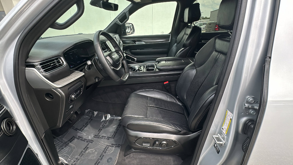 Used 2024 Jeep Wagoneer L Series II w/ Flexible Seating Group RWD image 13