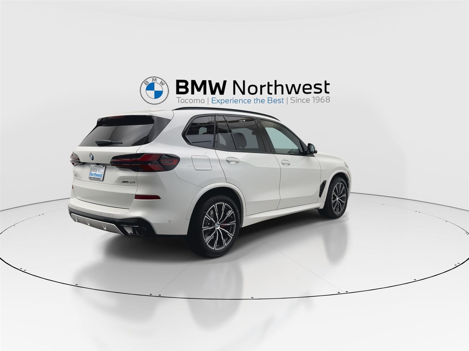 New 2026 BMW X5 xDrive40i w/ M Sport Package image 3