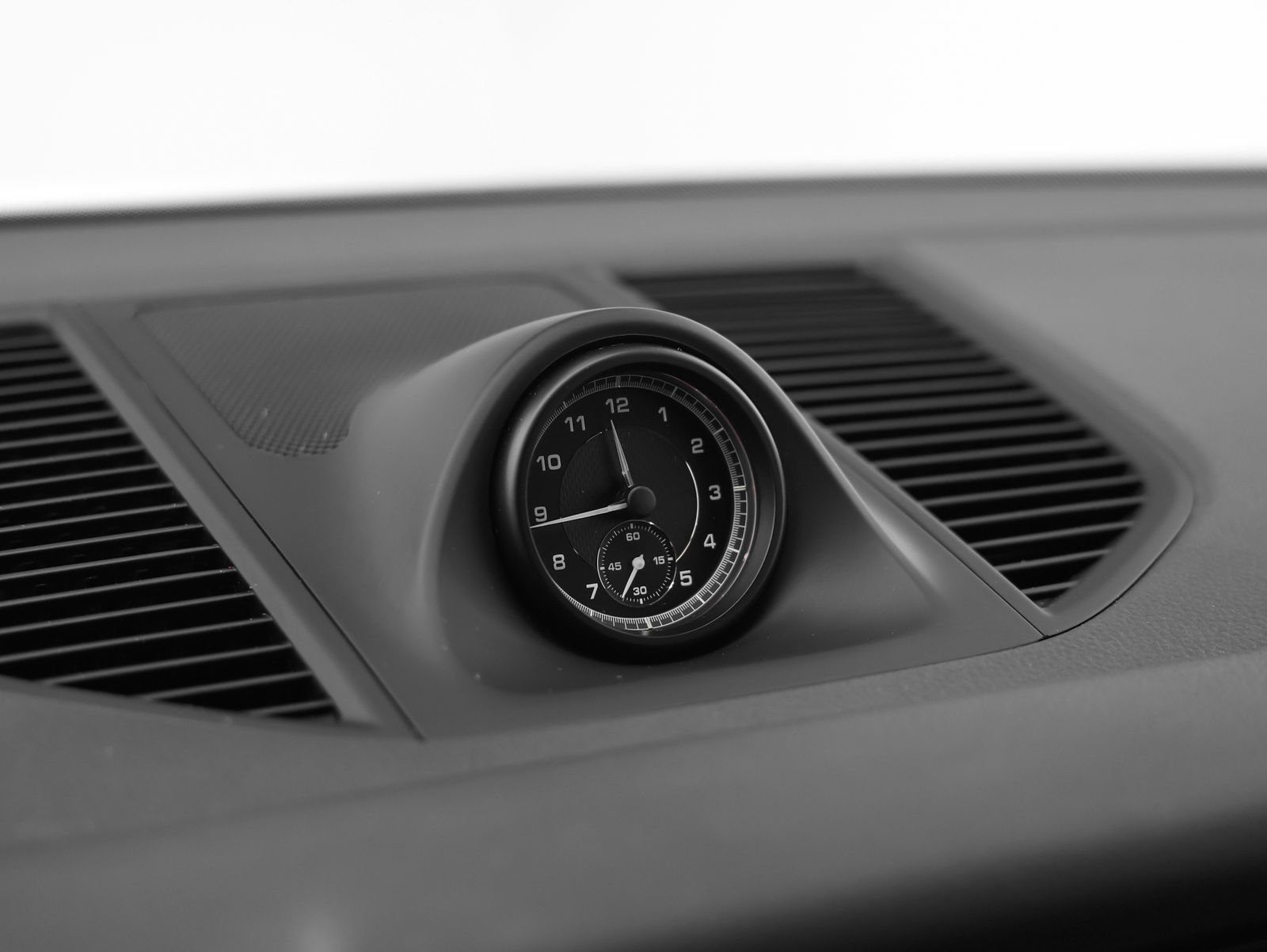 Used 2023 Porsche Macan image 35