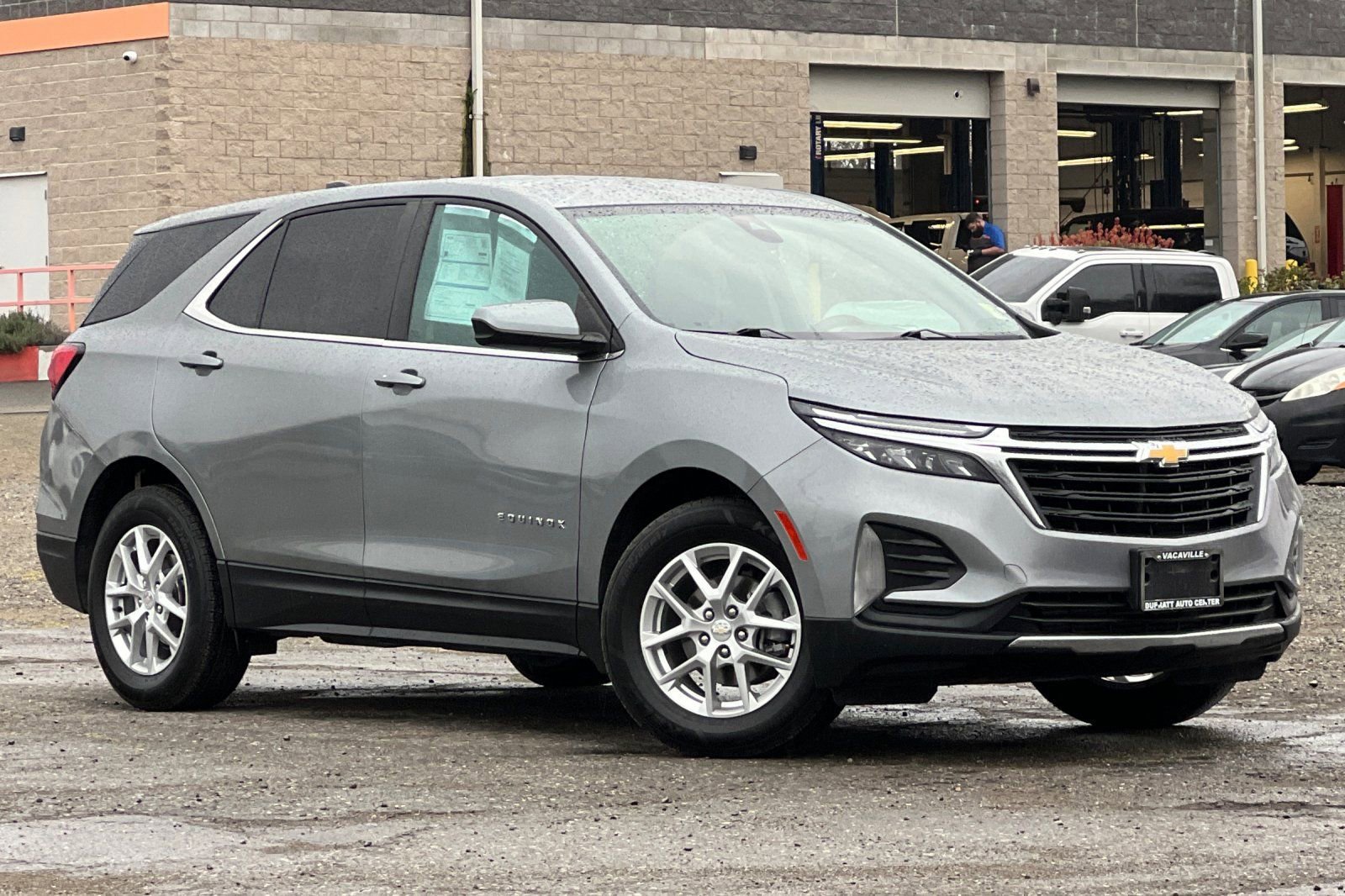 Used 2023 Chevrolet Equinox LT image 2
