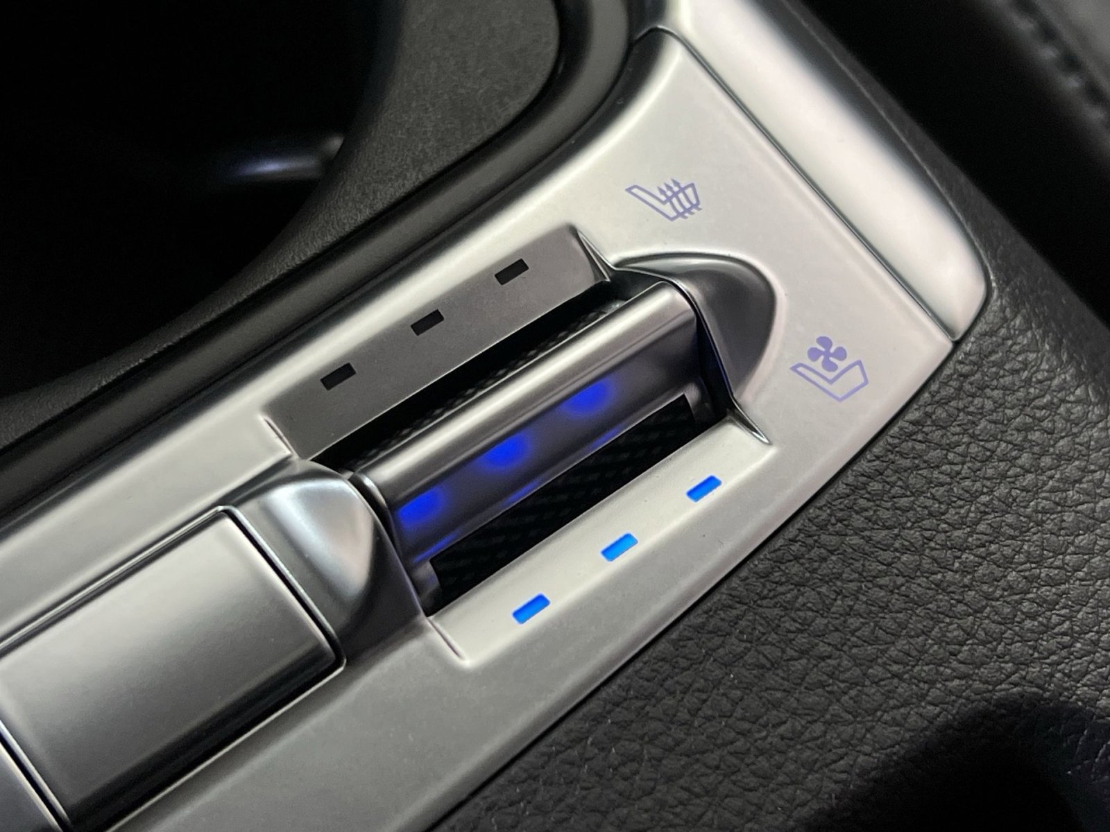 New 2026 Kia Carnival SX w/ SX Dark Edition Package image 35