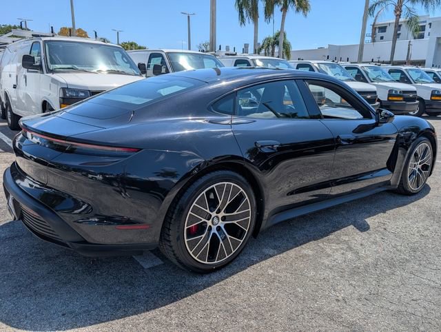 Used 2020 Porsche Taycan 4S w/ Premium Package image 18