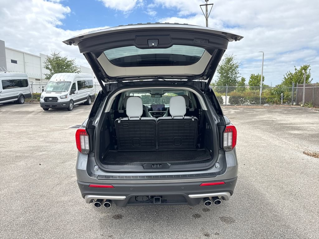 Used 2025 Ford Explorer Platinum w/ Ultimate Package image 30