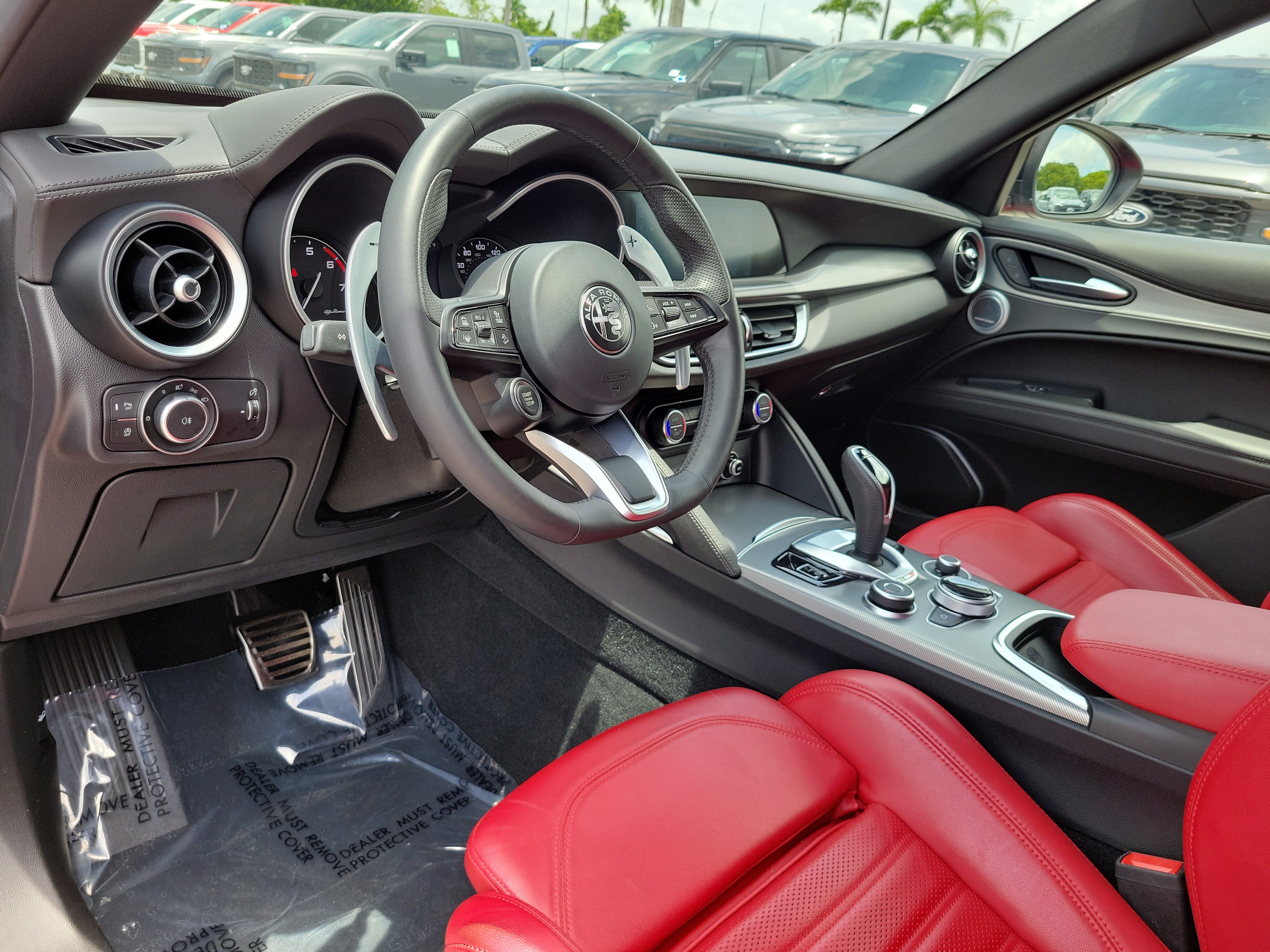 Used 2022 Alfa Romeo Stelvio Veloce AWD/4WD image 9