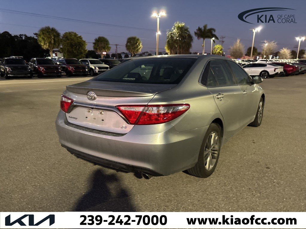 Used 2016 Toyota Camry LE image 6