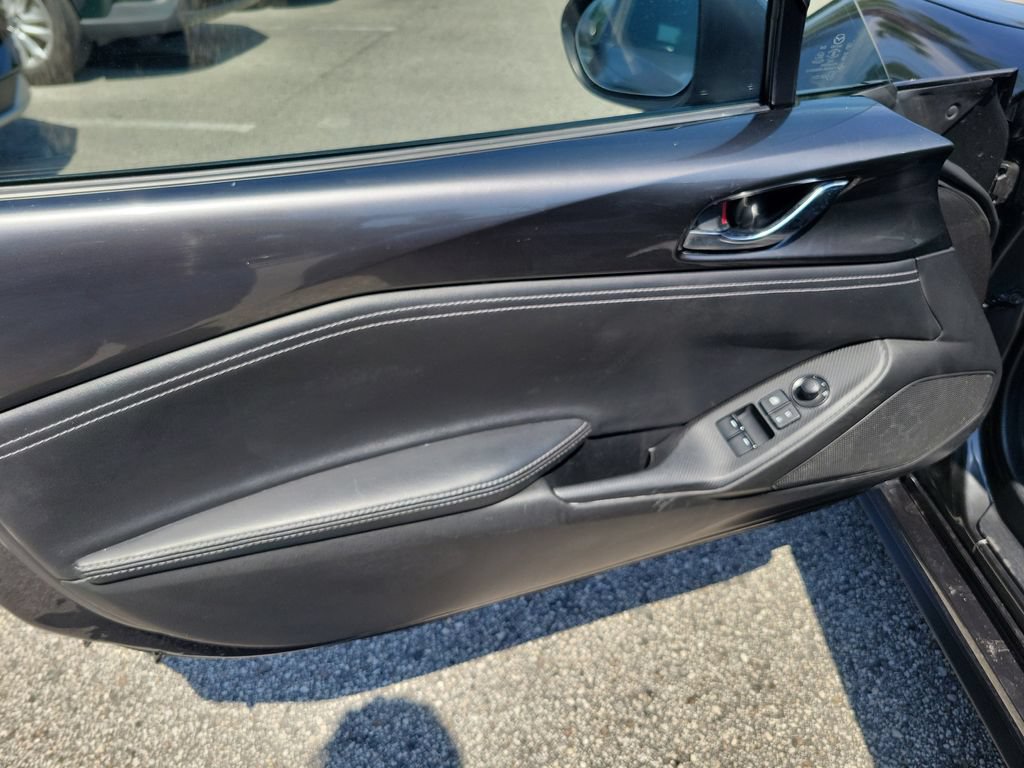 Used 2021 MAZDA MX-5 Miata RF Grand Touring RWD image 19