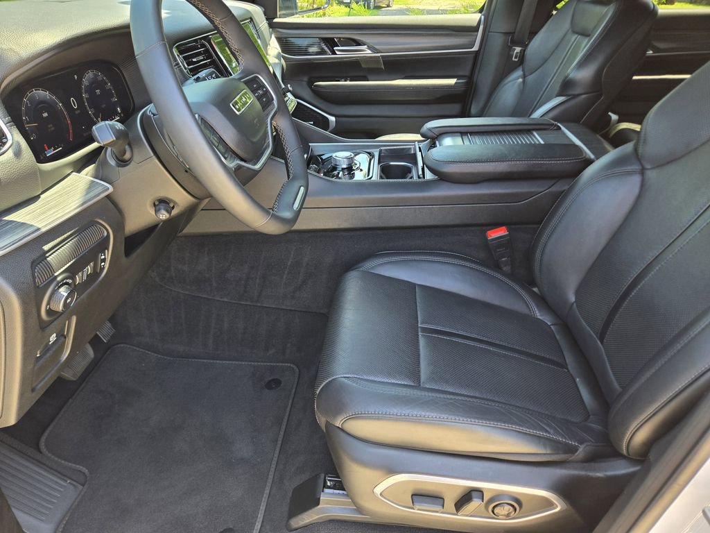 Used 2024 Jeep Wagoneer L Series II w/ Flexible Seating Group AWD/4WD image 15
