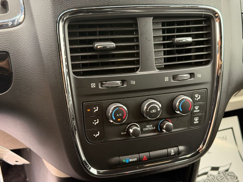 Used 2019 Dodge Grand Caravan SXT FWD image 19