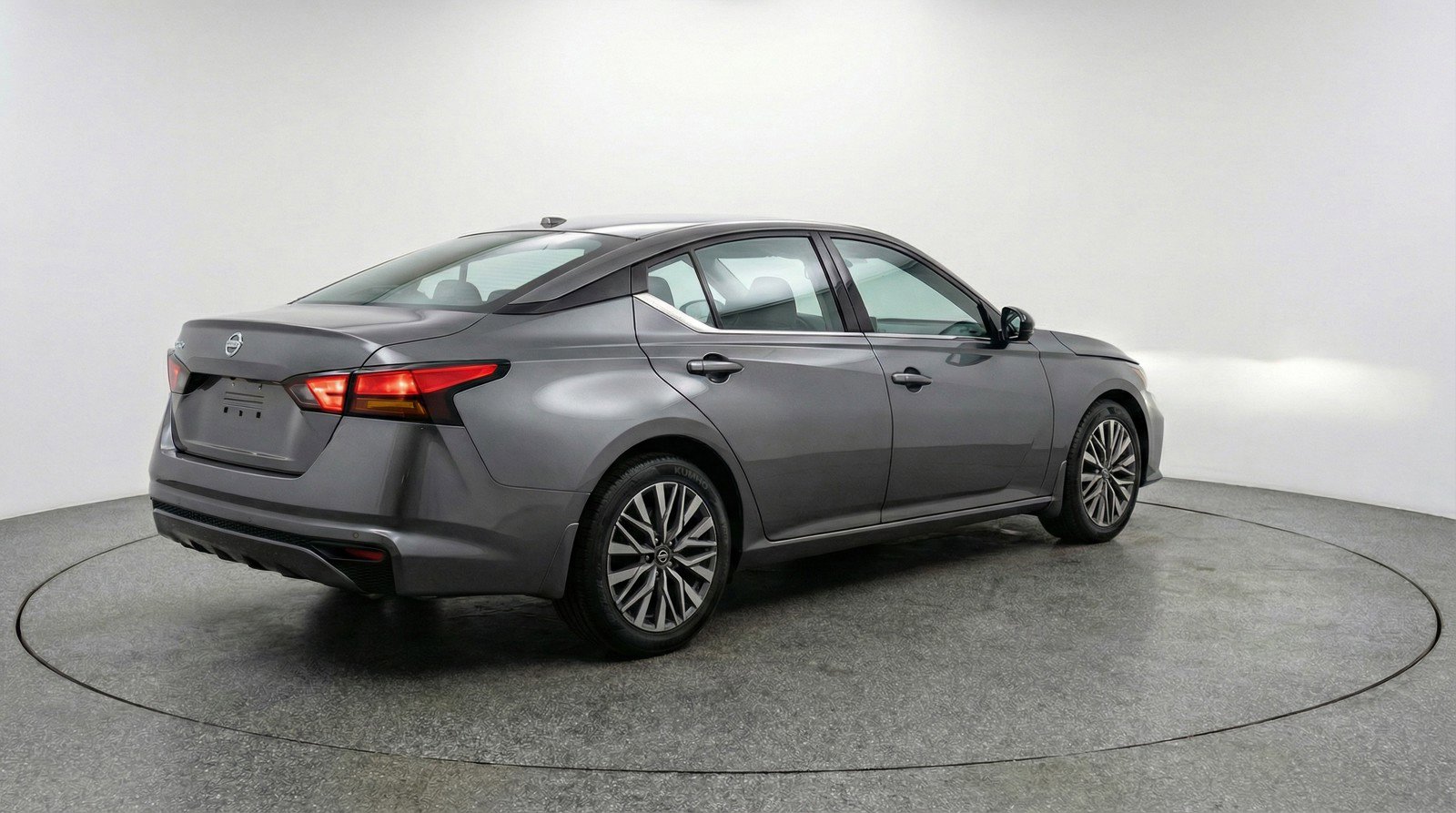 Used 2025 Nissan Altima 2.5 SV image 9