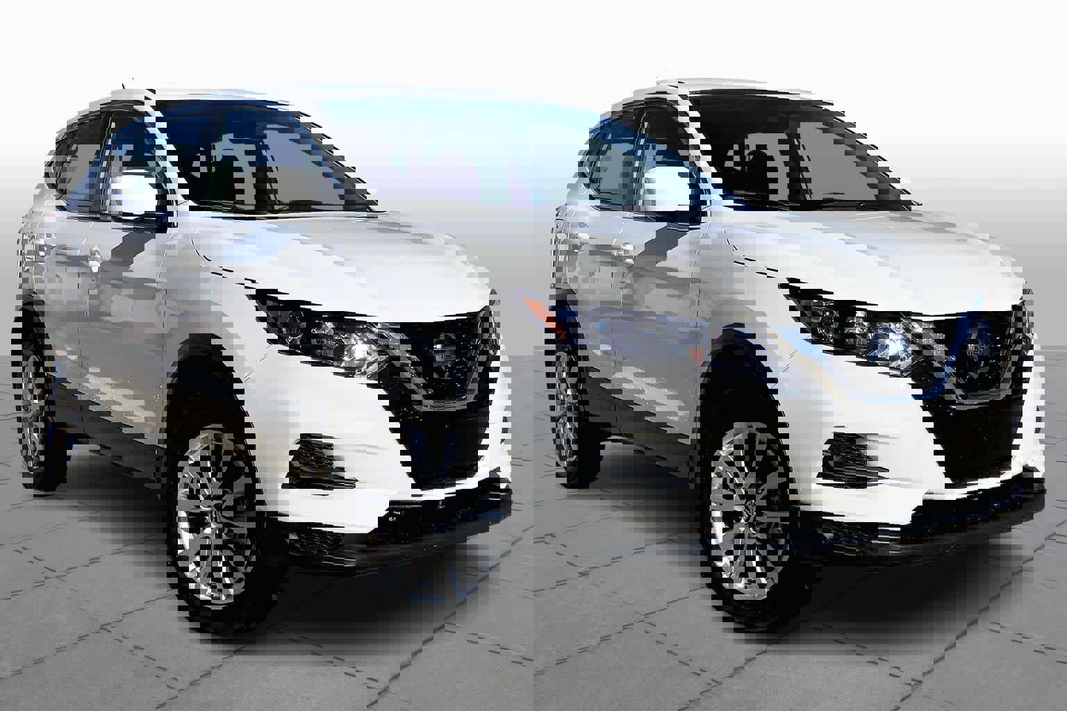 Used 2022 Nissan Rogue Sport S image 2