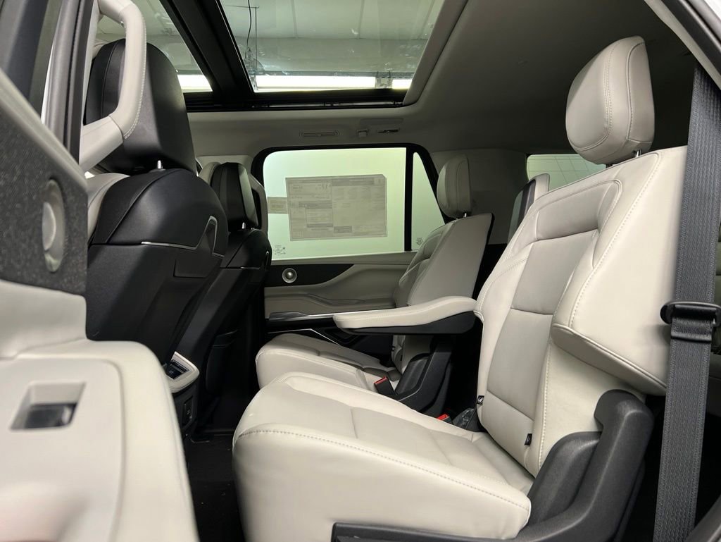 New 2026 Lincoln Navigator Reserve AWD/4WD image 35