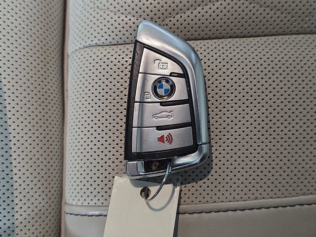 Used 2021 BMW X7 M50i w/ Dynamic Handling Package image 31