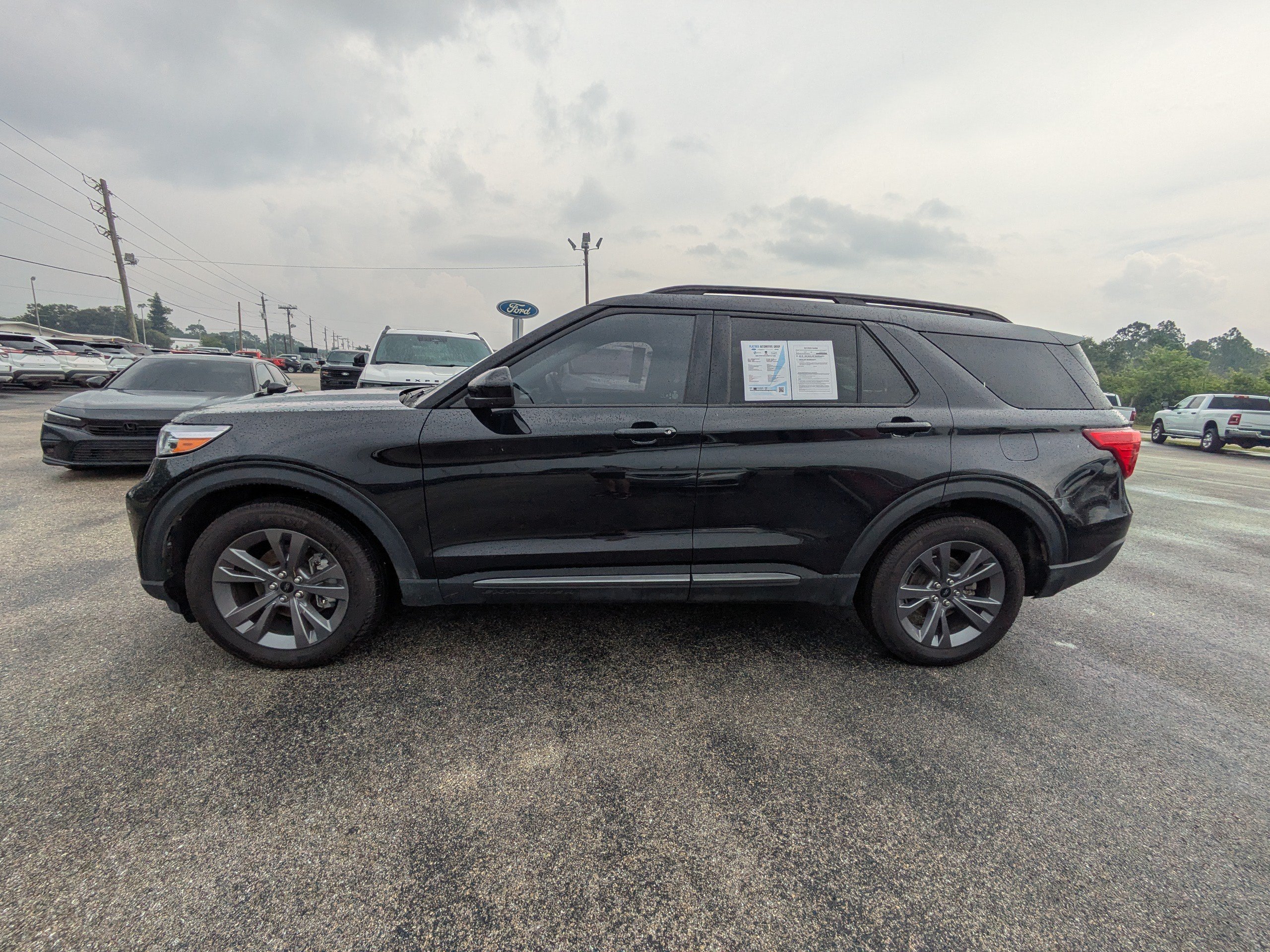Used 2023 Ford Explorer XLT w/ Equipment Group 202A AWD/4WD image 8