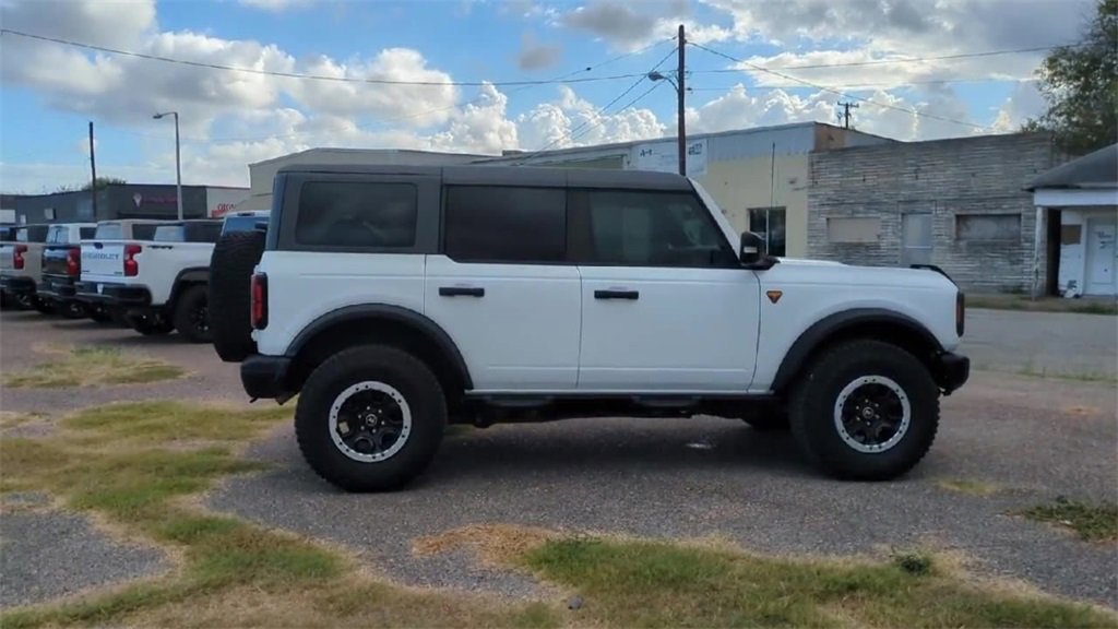 Used 2023 Ford Bronco Badlands image 9