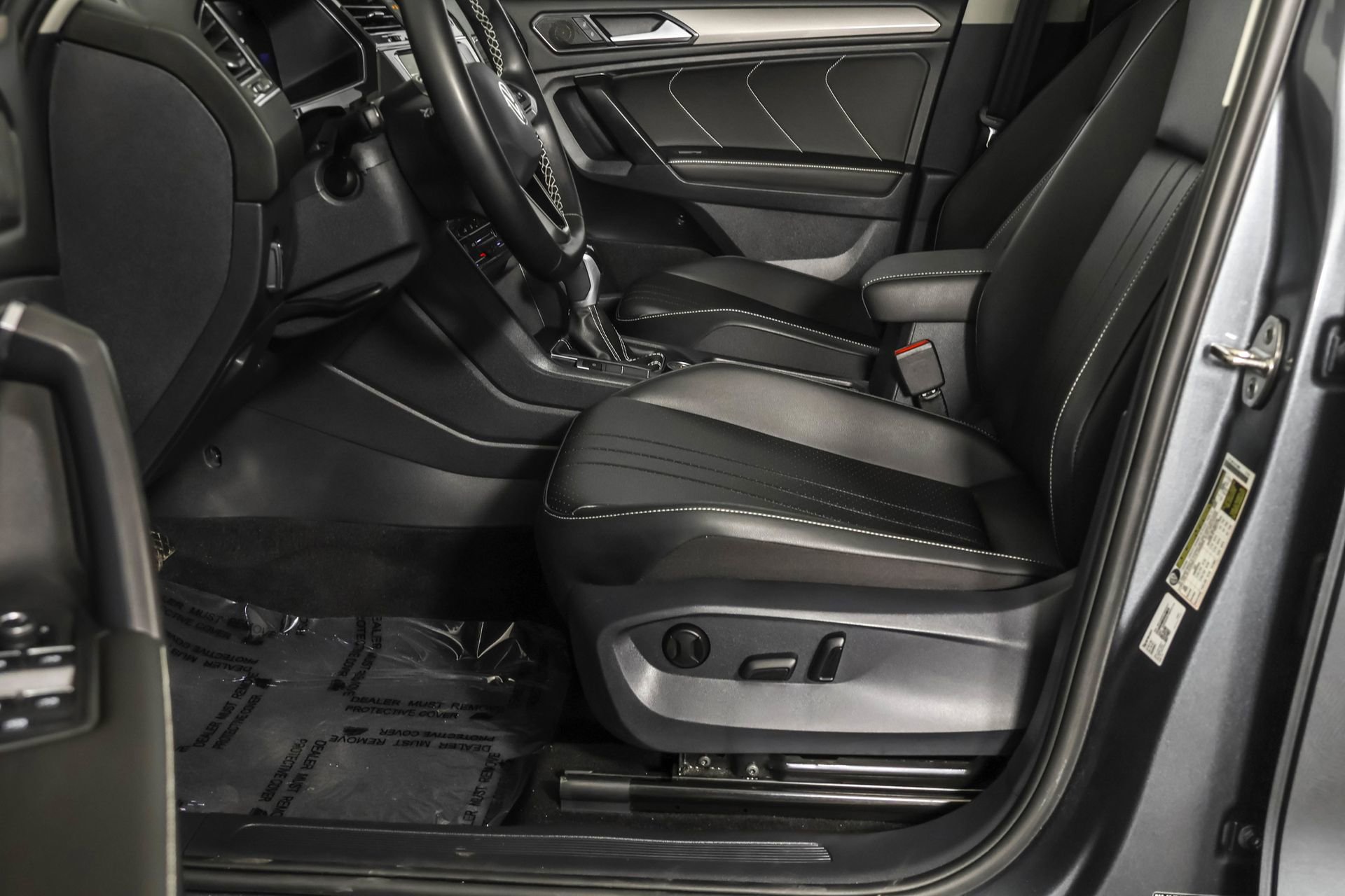 Used 2023 Volkswagen Tiguan SE image 22