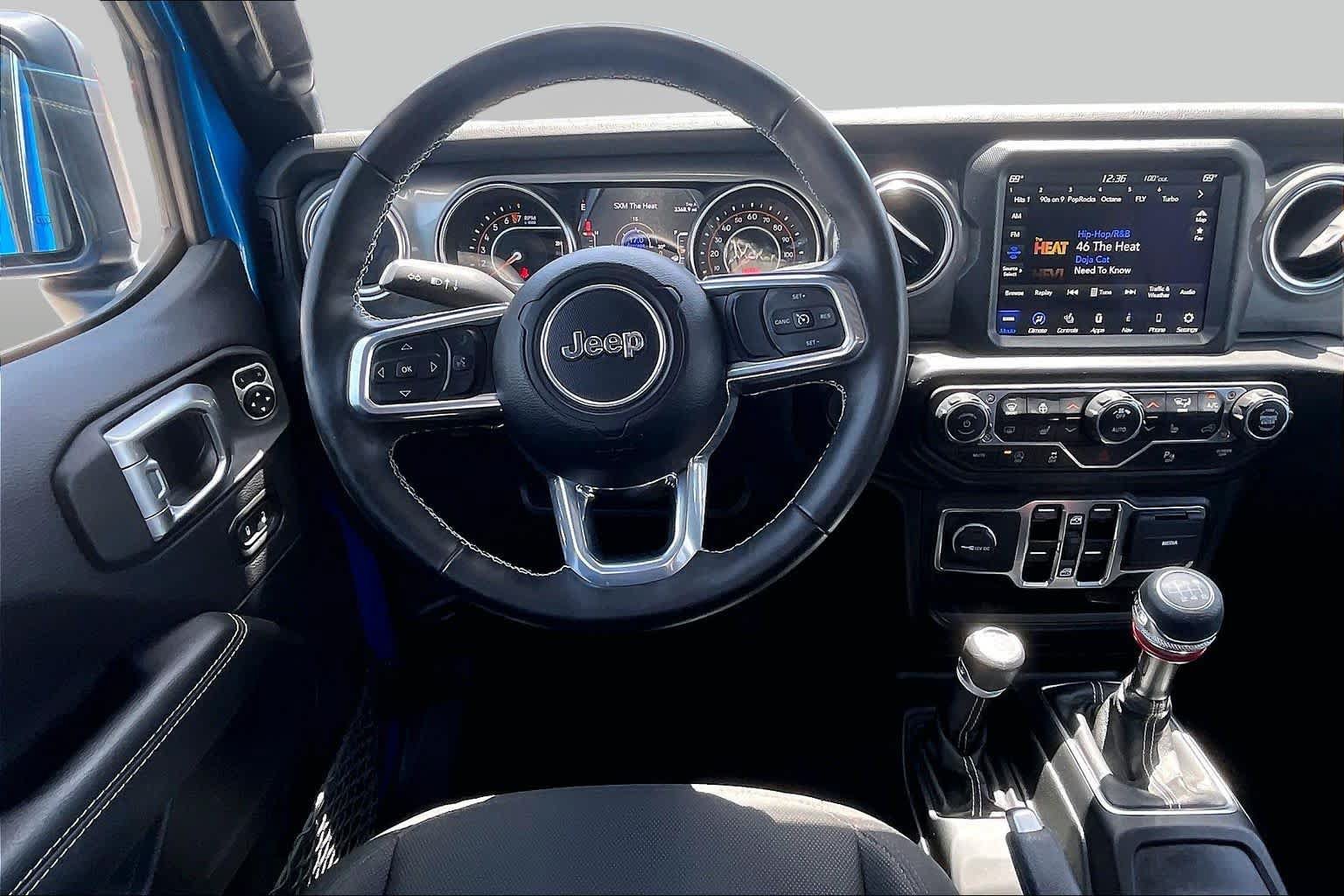Used 2022 Jeep Wrangler Unlimited Sahara w/ LED Lighting Group AWD/4WD image 6
