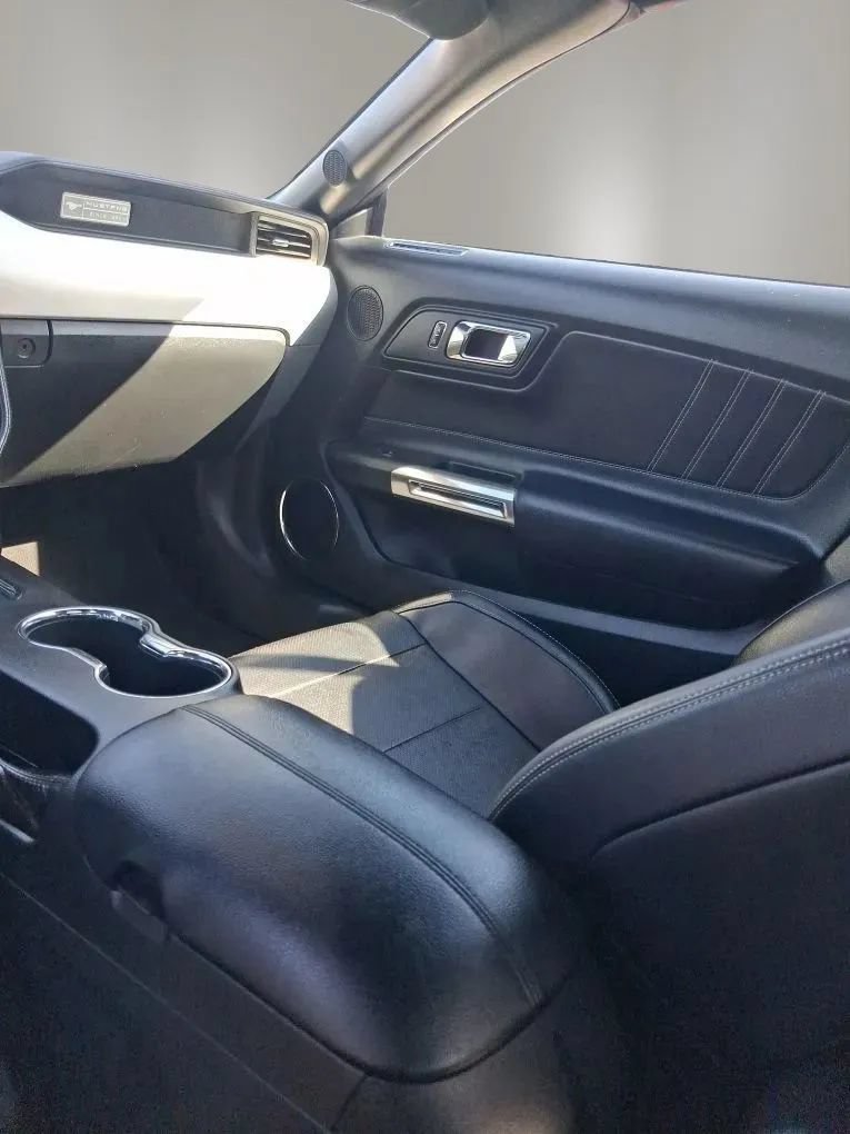 Used 2016 Ford Mustang Premium RWD image 29