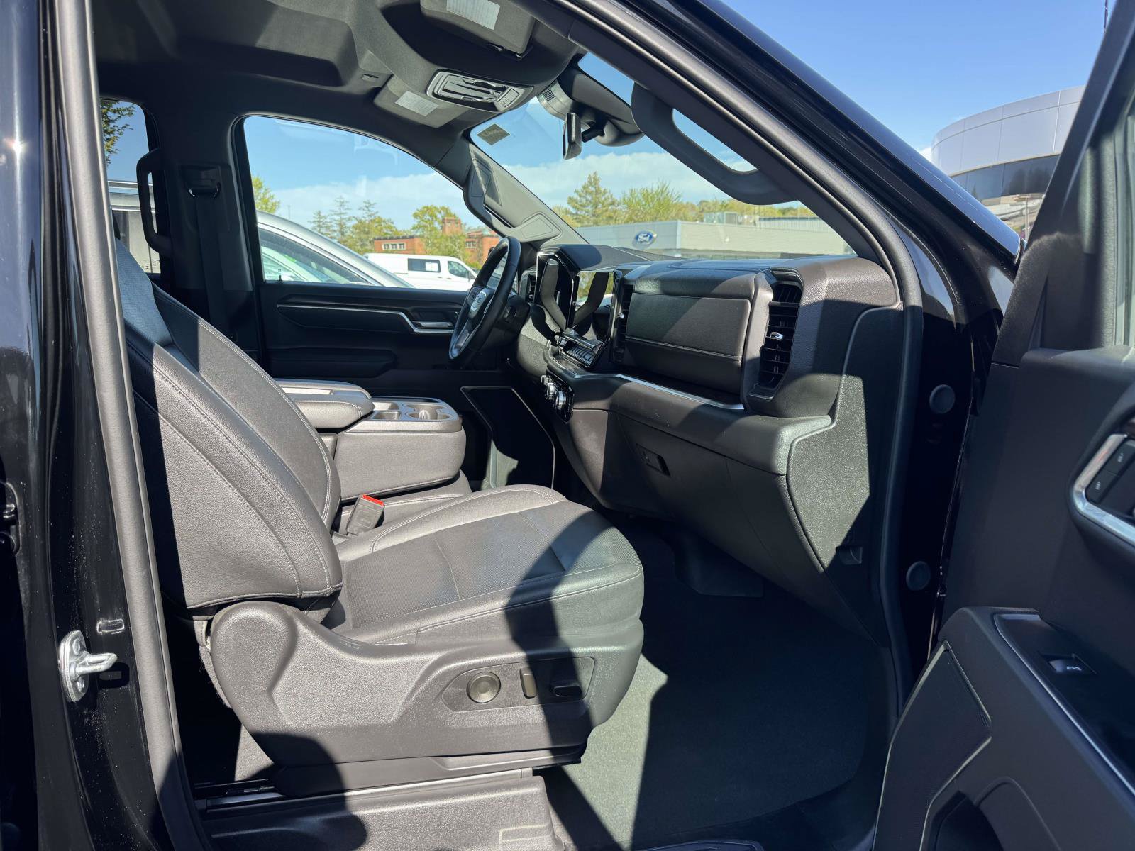 Used 2025 GMC Sierra 1500 SLT AWD/4WD image 40