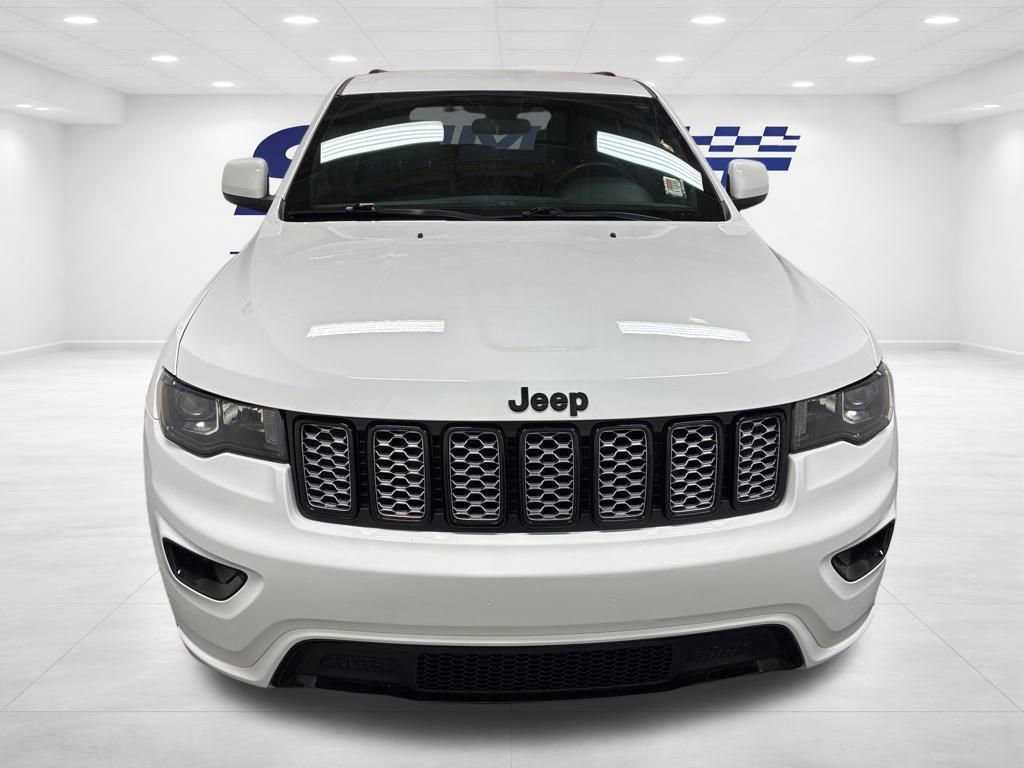 Used 2021 Jeep Grand Cherokee Laredo X image 2