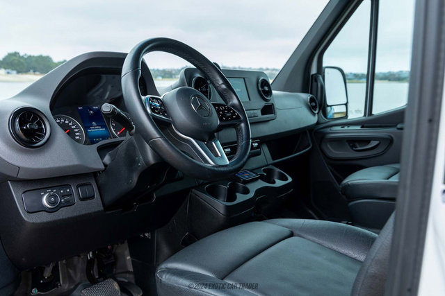 Used 2021 Mercedes-Benz Sprinter 2500 image 40