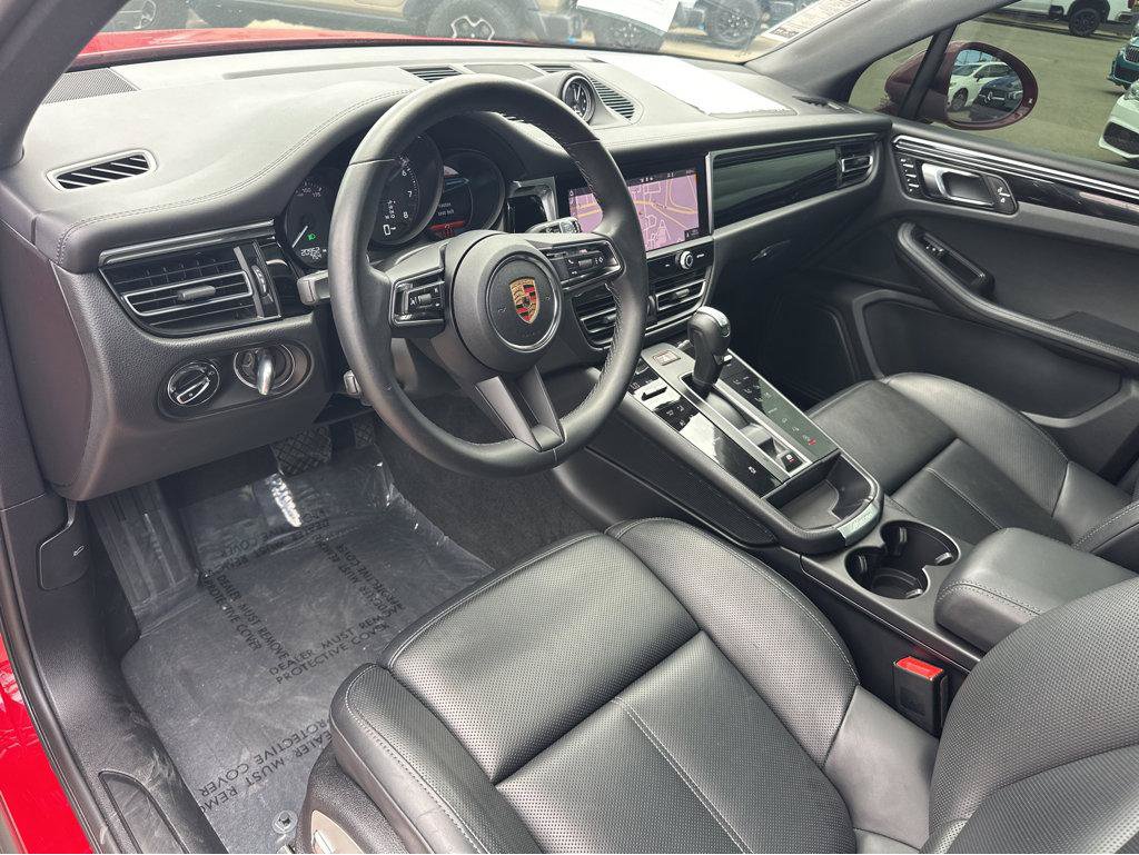 Used 2024 Porsche Macan w/ Premium Plus Package AWD/4WD image 16