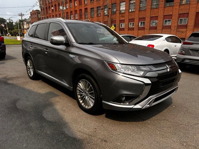 Used 2022 Mitsubishi Outlander 4WD Plug-In Hybrid image 3