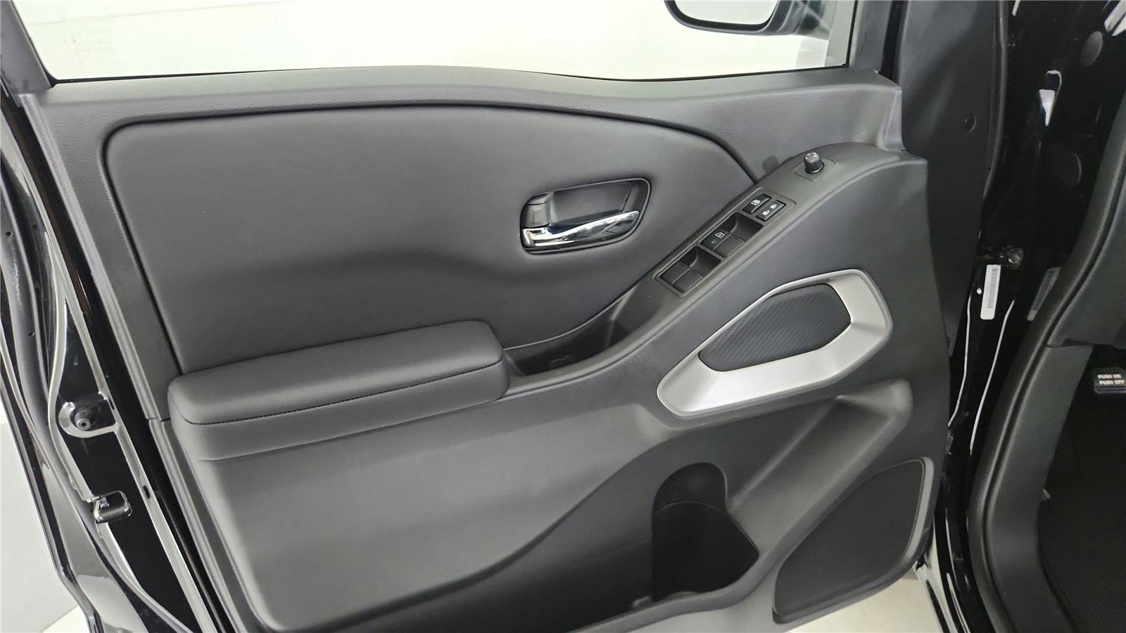 Certified 2025 Nissan Frontier SV image 15