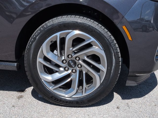 Certified 2026 Lincoln Navigator Reserve AWD/4WD image 11
