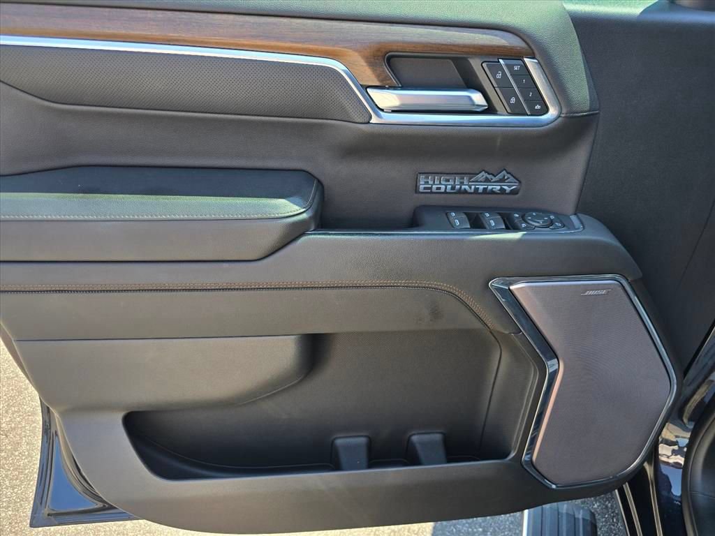 Used 2023 Chevrolet Silverado 1500 High Country w/ Z71 Off-Road Package AWD/4WD image 8