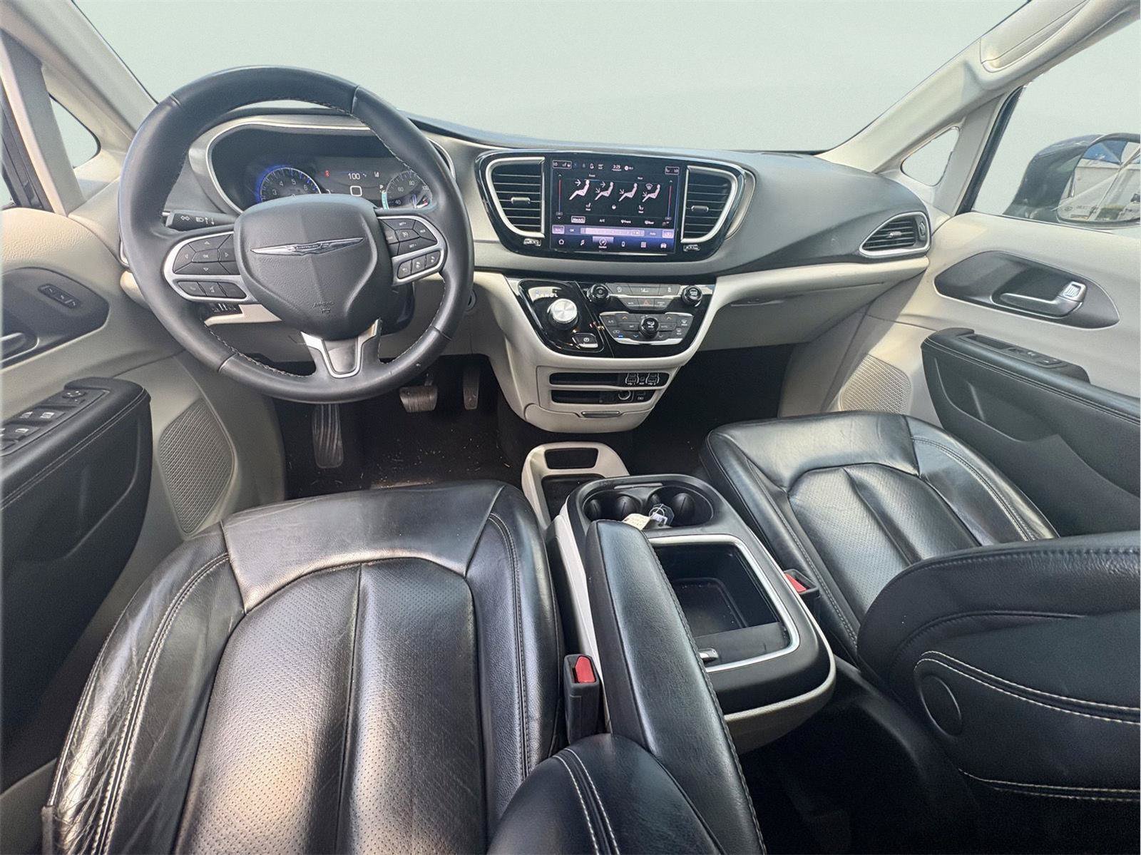 Used 2022 Chrysler Pacifica Touring-L FWD image 10