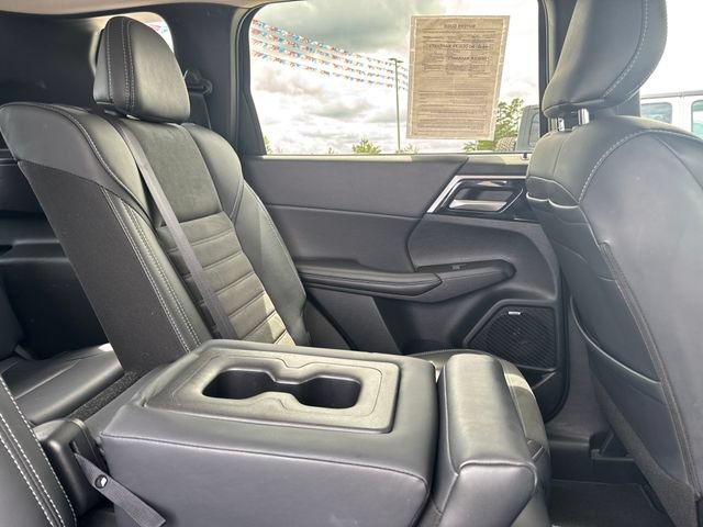 Used 2025 Mitsubishi Outlander AWD image 29