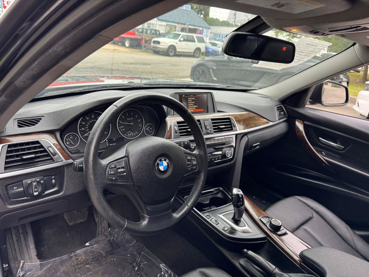 Used 2017 BMW 320i xDrive Sedan AWD/4WD image 12